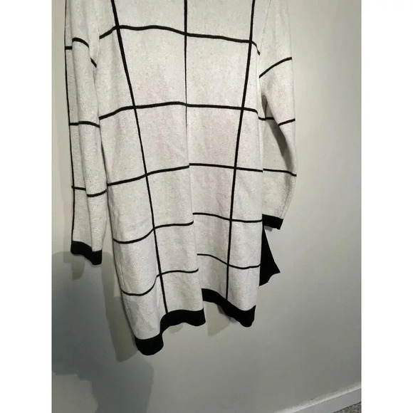 Sweewëe Paris Off-White and Black Grid Print Longlined Knit Cardigan - Picture 7 of 9